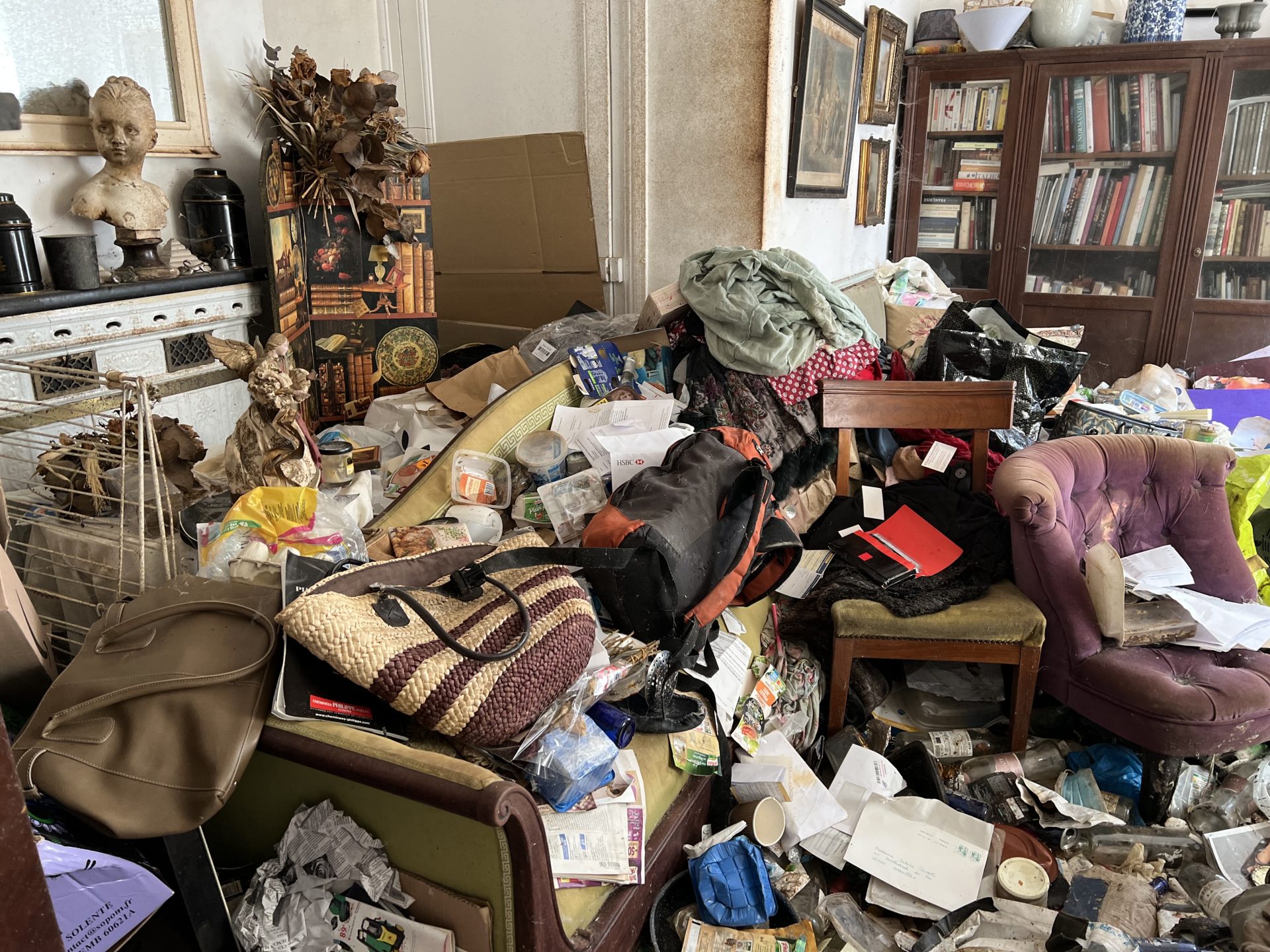 Services de débarras rapide, respectueux et écologique

Trop d’objets à trier ? Un logement à vider ? Nous proposons un service complet de débarras adapté aux particuliers et aux successions. Estimation gratuite, tri, valorisation et enlèvement rapide : nous nous occupons de tout.